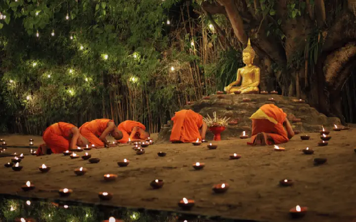 10 Công Đức Khi Lạy Phật