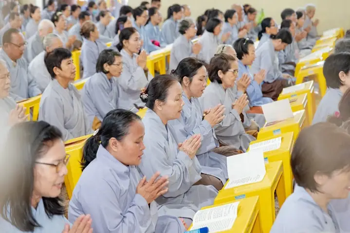 Người Niệm Phật A Di Đà Được 10 Lợi Ích Tuyệt Vời