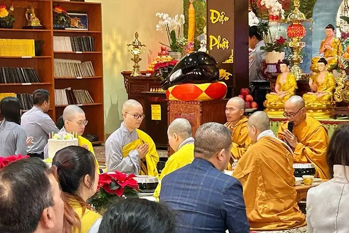 12 Điều Phật Dạy: Cẩm Nang Sống An Lạc Cho Người Hiện Đại