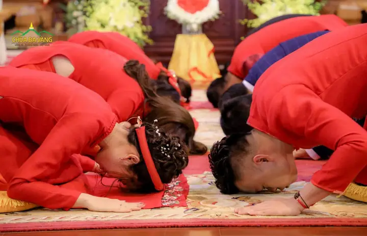 Điều Thứ Nhất: Người Vợ Phải Luôn Vui Vẻ, Tử Tế Với Chồng