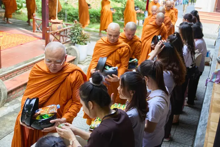 Hạnh Ăn Một Bữa