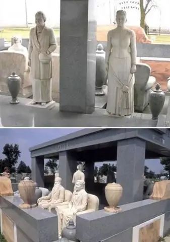 Những Nấm Mồ Phu Thê Độc Nhất Vô Nhị