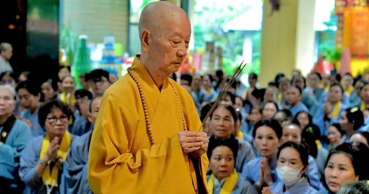 [ảnh] Hàng Ngàn Phật Tử Đến Chùa Huê Nghiêm Cầu Nguyện Trong ...