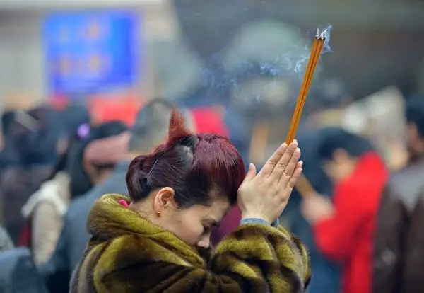 Chưa Có Bàn Thờ Phật, Lạy Sám Hối Ra Sao? – Bảo Trầm