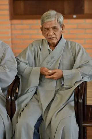 Ánh Sáng Phật Pháp