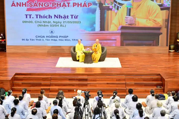 Ánh Sáng Phật Pháp Chùa Hoằng Pháp