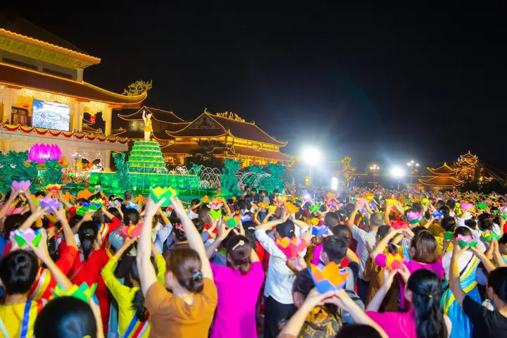 Bài 1: Vạn Con Tim Cùng Hát Mừng Đức Phật Đản Sinh