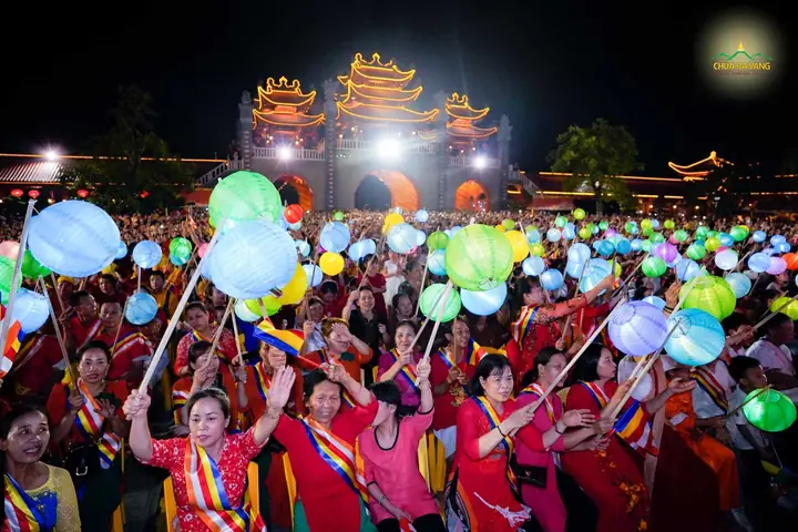 Bài 1: Vạn Con Tim Cùng Hát Mừng Đức Phật Đản Sinh