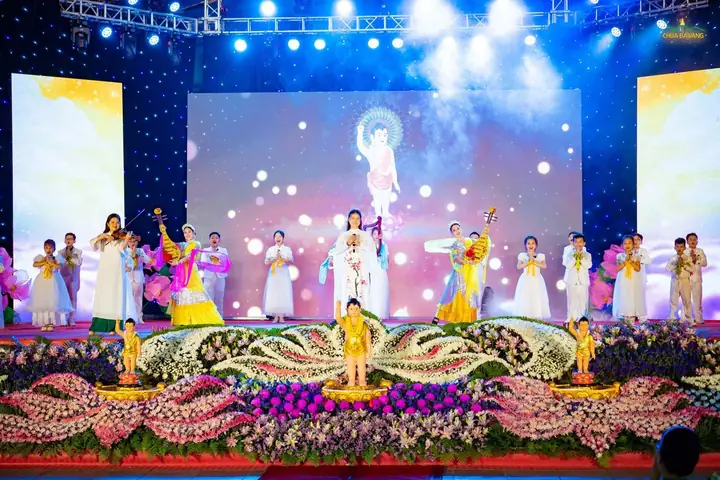 Bài 1: Vạn Con Tim Cùng Hát Mừng Đức Phật Đản Sinh