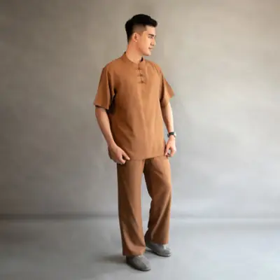 Bộ Cư Sĩ Nam Cổ Trụ Tay Ngắn Vải Linen, Màu Nâu Đất, Nhiều Size