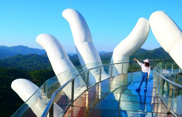 Bàn Tay Phật Ngọc Thái Hồng Tiên Thủ Trung Quốc Trong Ảnh Check-in Của Du Khách