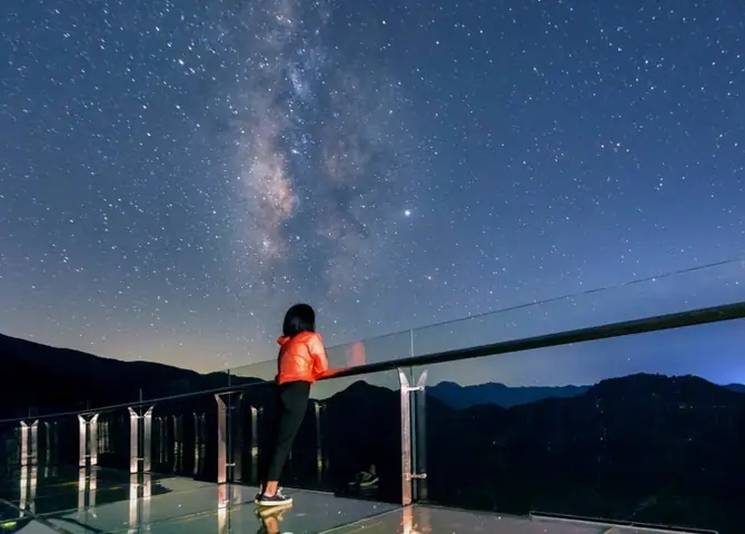 Bàn Tay Phật Ngọc Thái Hồng Tiên Thủ Trung Quốc Trong Ảnh Check-in Của Du Khách