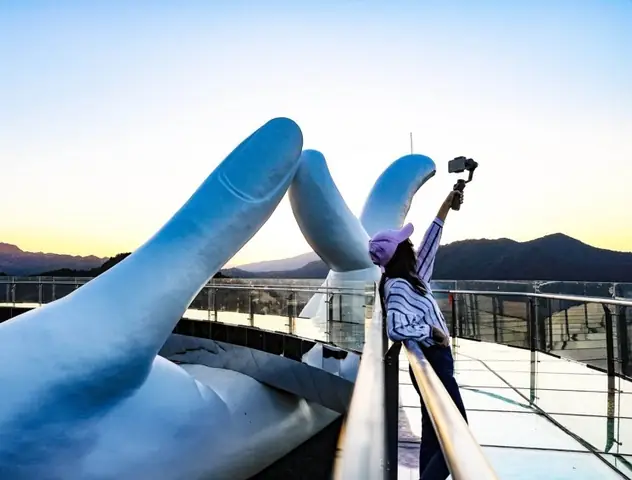 Bàn Tay Phật Ngọc Thái Hồng Tiên Thủ Trung Quốc Trong Ảnh Check-in Của Du Khách