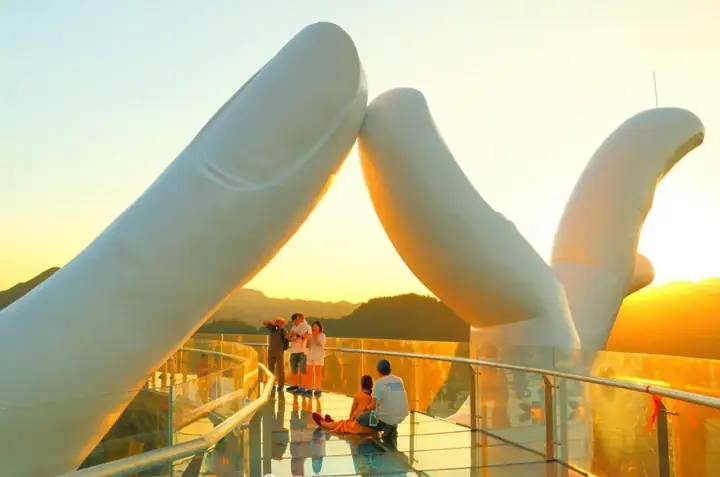 Bàn Tay Phật Ngọc Thái Hồng Tiên Thủ Trung Quốc Trong Ảnh Check-in Của Du Khách