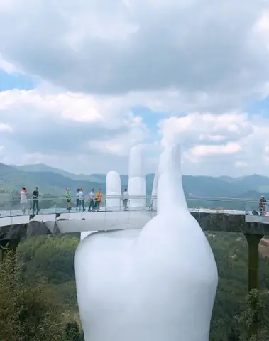 Bàn Tay Phật Ngọc Thái Hồng Tiên Thủ Trung Quốc Trong Ảnh Check-in Của Du Khách