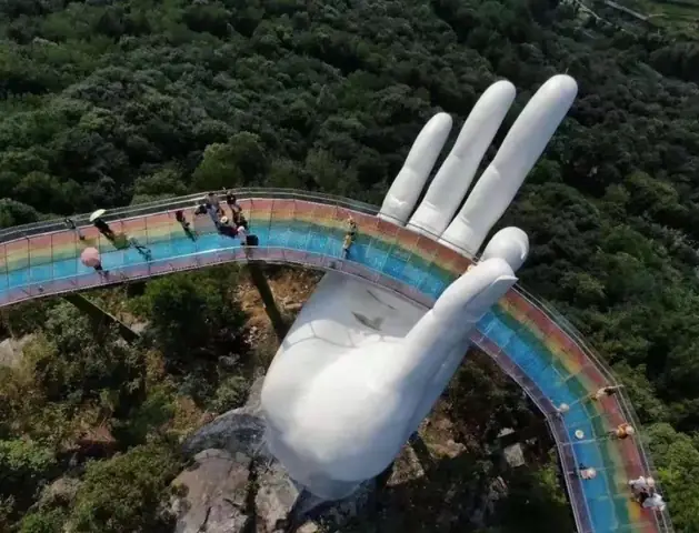 Bàn Tay Phật Ngọc Thái Hồng Tiên Thủ Trung Quốc Trong Ảnh Check-in Của Du Khách