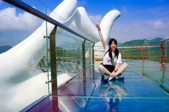 Bàn Tay Phật Ngọc Thái Hồng Tiên Thủ Trung Quốc Trong Ảnh Check-in Của Du Khách