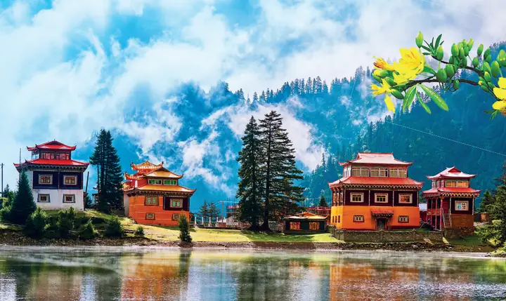 Hiện Tượng Luận Và Bản Thể Luận Trong Phật Giáo