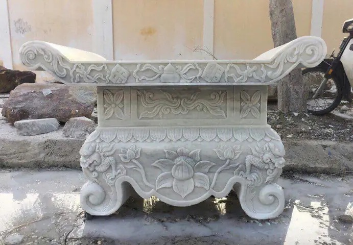 Có Nên Sử Dụng Bàn Đá Thờ Phật Hay Không?