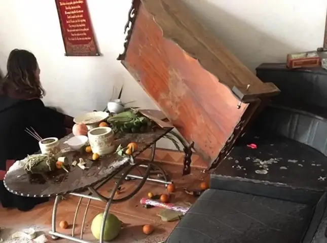 Bàn Thờ Mẹ Quán Thế Âm Bị Đổ Có Sao Không? Nên Xử Lý Ra Sao?