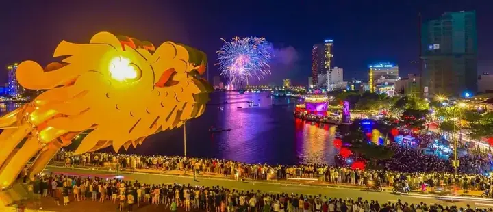 Giai Đoạn 2: Mùa Hè Sôi Động (tháng 4 – Tháng 8) – Tận Hưởng Biển Và Lễ Hội