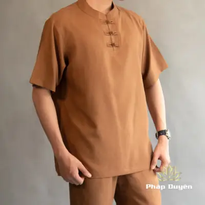 Alternative View Of Bộ Cư Sĩ Nam Cổ Trụ Tay Ngắn Vải Linen, Màu Nâu Đất, Nhiều Size