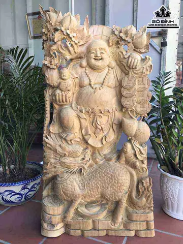 Tượng Phật Di Lặc Vác Gậy Như Ý Thường Được Người Có Quyền Cao Chức Trọng Lựa Chọn Với Mong Muốn Mọi Sự Đều Thuận Lợi, Suôn Sẻ Theo Ý Mình