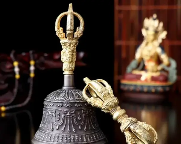 Các Pháp Khí Và Biểu Tượng Đặc Trưng