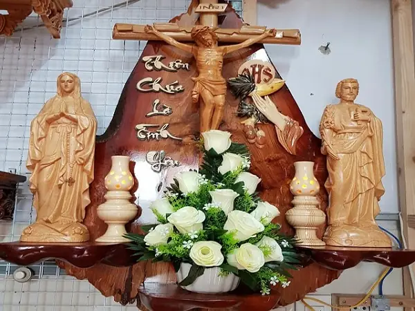 Cách Cắm Hoa Bàn Thờ Chúa Cho Những Gia Đình Theo Đạo