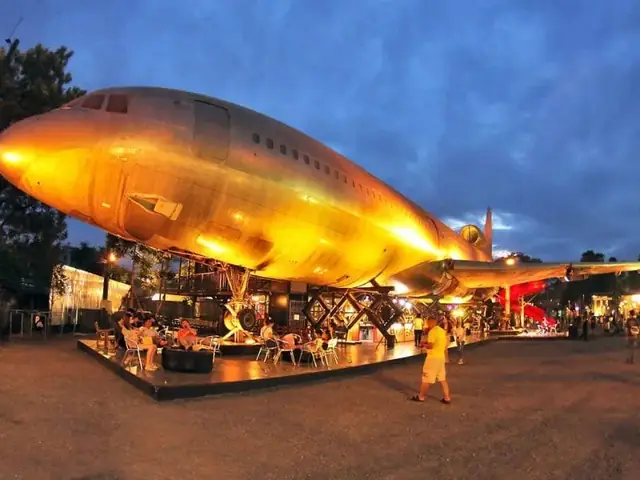 Chợ Máy Bay Chang Chui