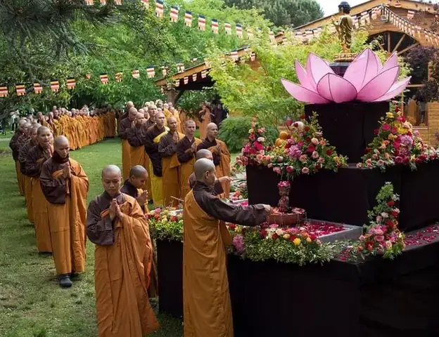 Các Loại Nước Tắm Phật Phổ Biến