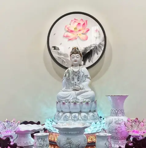 Bước 4: Chọn Ngày Tốt Để Thỉnh Phật Bà Quan Âm Về Thờ