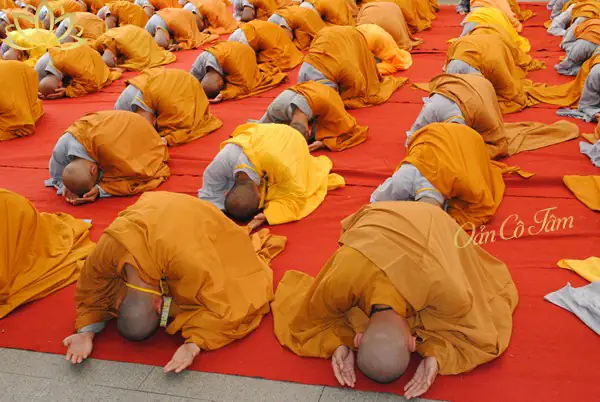 Cách Vái Lạy Phật Đúng Chuẩn Tránh Phạm