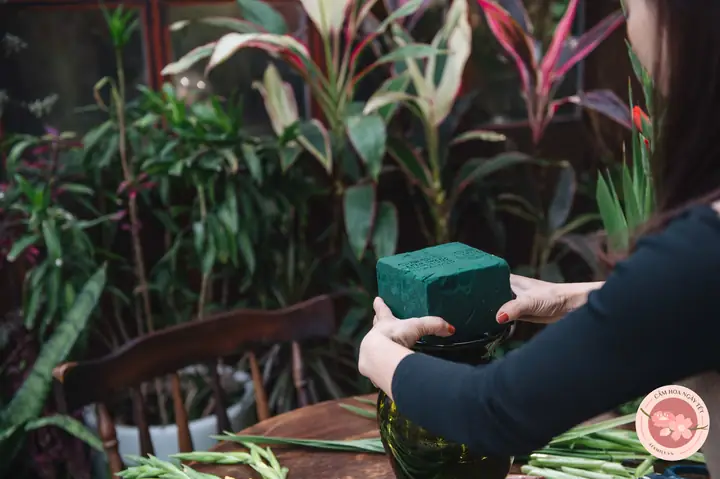 Cắm Hoa Lay Ơn Tay Phật