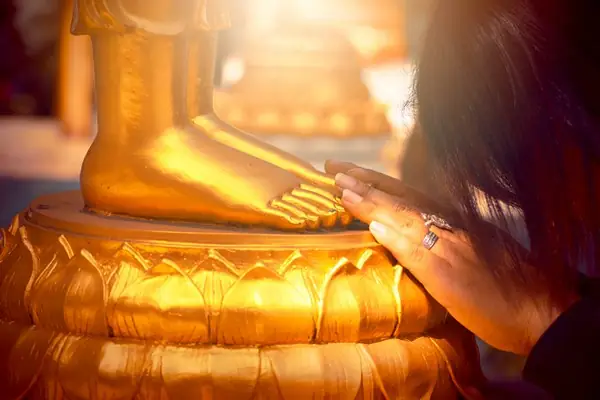 Cầu Phật Gia Hộ Là Gì? Ý Nghĩa, Cách Cầu Nguyện Và Những Điều Cần Biết