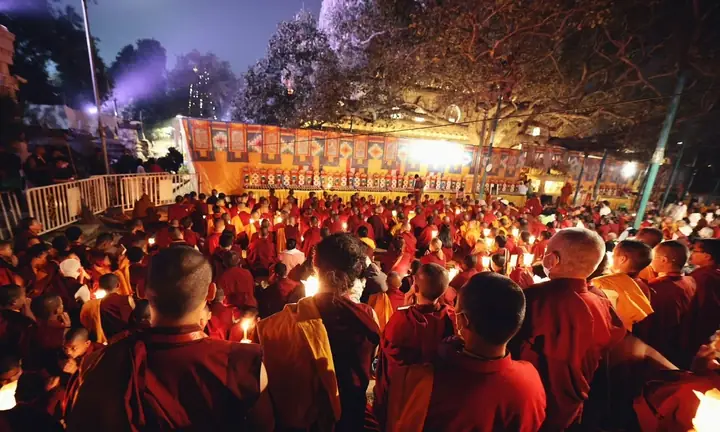 Khách Việt Choáng Ngợp Khi Thăm Cây Bồ Đề Nơi Phật Đắc Đạo - Báo ...