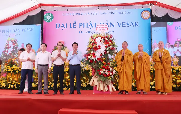 Lãnh Đạo Tỉnh Chúc Mừng Đại Lễ Phật Đản Phật Lịch 2569 - Dương ...