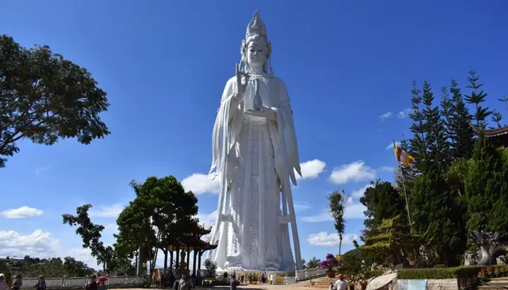 Tượng Quan Âm Chùa Linh Ẩn Đà Lạt Lớn Nhất Việt Nam