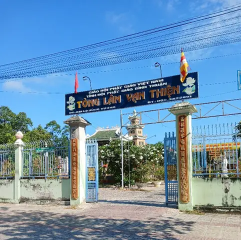 Cáccâu Đốichữ Hán Ở Cổng Chùa Trên Đây Đều Là Những Câu Đối Thể Phú, Hình Thức Tương Đối Hoàn Chỉnh, Nội Dung Giới Thiệu Được Bản Thân Thiền Môn Và Khái Quát Việc Hoằng Đạo, Có Nhiều Ý Nghĩa Và Giá Trị Về Mặt Phật Học Nói Riêng Và Văn Học Nói Chung.