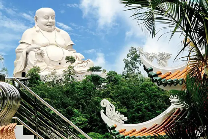 Tìm Hiểu Về Tượng Phật Di Lặc Trên Đỉnh Cấm Sơn