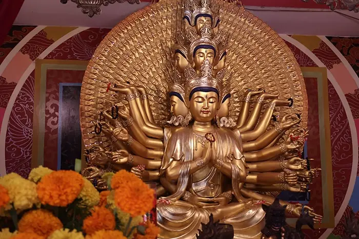 Hướng Dẫn Di Chuyển Từ Chân Núi Sam Lên Đền Phật Ngọc