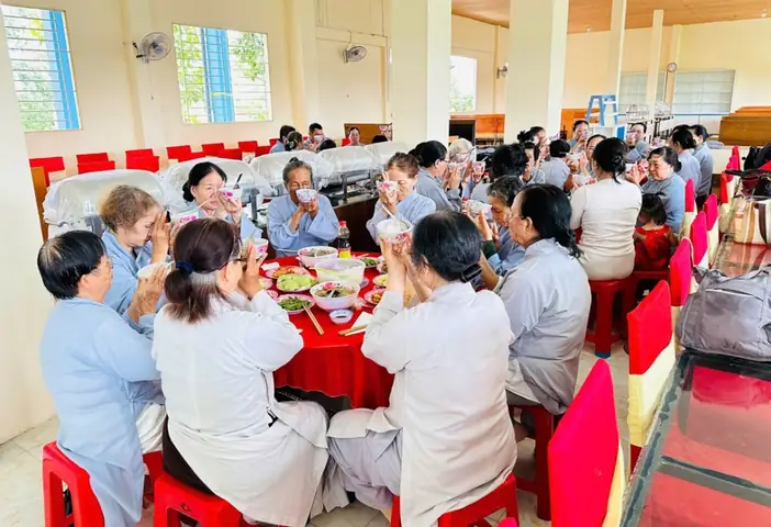 Kiên Giang: Khóa Tu “bát Quan Trai” Tại Chùa Phật Quang Phổ Chiếu, Một Ngày Tu Học An Lạc