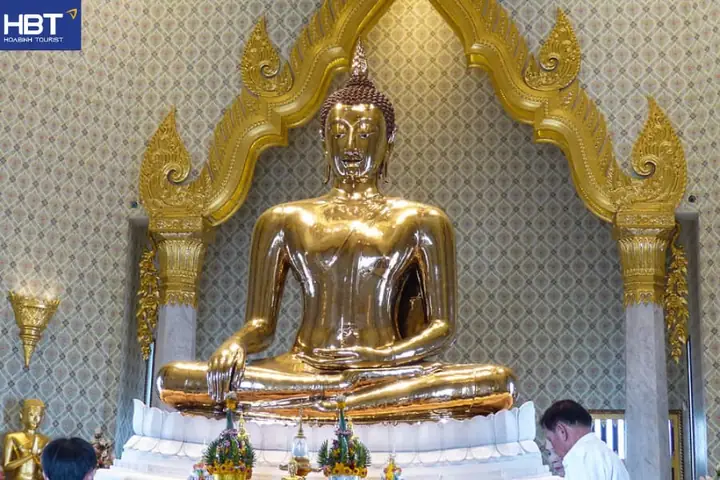 Pho Tượng Phật Bằng Vàng Nguyên Khối