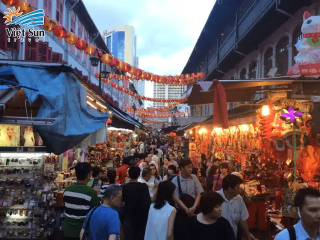 Mua Sắm Quà Lưu Niệm Độc Đáo Tại Chinatown