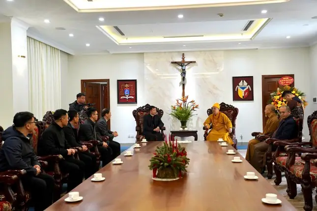 Ngày 22/12/2024, Hòa Thượng Thích Thanh Nhiễu, Phó Chủ Tịch Thường Trực Hội Đồng Trị Sự Trung Ương Giáo Hội Phật Giáo Việt Nam Cùng Chư Tôn Đức Văn Phòng Trung Ương Giáo Hội Đến Thăm, Chúc Mừng Giáng Sinh Năm 2024 Tại Tòa Tổng Giám Mục Tổng Giáo Phận Hà Nội.