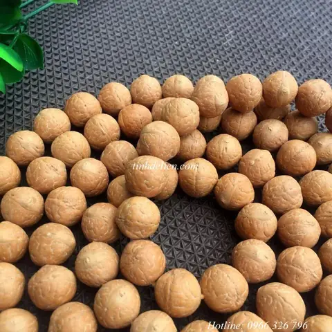 Sở Dĩ Có Con Số 108, Vì Người Ta Đem 6 Căn, 6 Trần Và 6 Thức Cộng Lại, Thành Ra Thập Bát Giới (18) Và Sau Đó Nhân Cho 6 Món Căn Bản Phiền Não Thành Ra Có Con Số Là 108. Trong Khế Kinh Phật Có Dạy, Sở Dĩ Chúng Sinh Cứ Trôi Lăn Mãi Trong Vòng Sinh Tử Luân Hồi, Gốc Từ Ở Nơi Vô Minh. Mà Vô Minh Có Ra, Gốc Từ Ở Nơi Căn, Trần Và Thức. Thường Gọi Chung Là Thập Bát Giới.