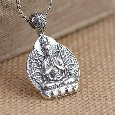 Cách Cầm Và Đeo Dây Chuyền