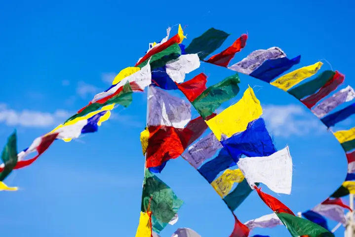 Ý Nghĩa Của Cờ Lungta Trong Văn Hóa Phật Giáo Kim Cương Thừa