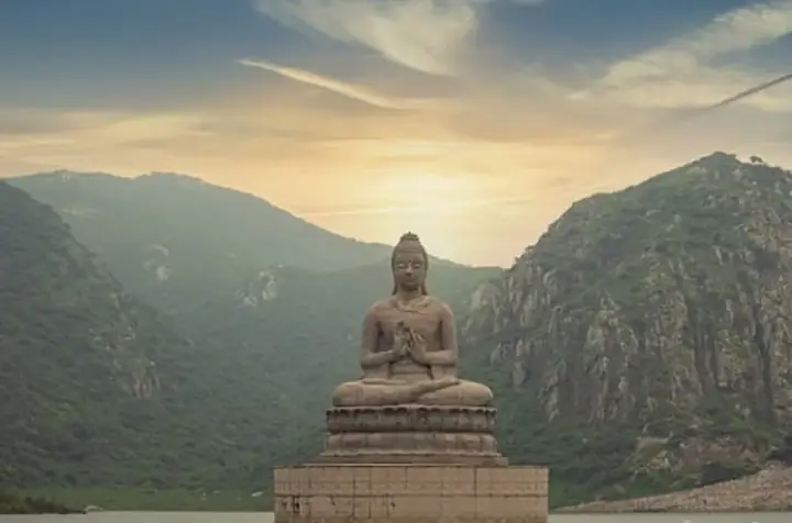 Con Đường Trung Đạo Là Gì?