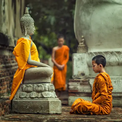 Con Xin Cúi Đầu Lạy Phật Thích Ca